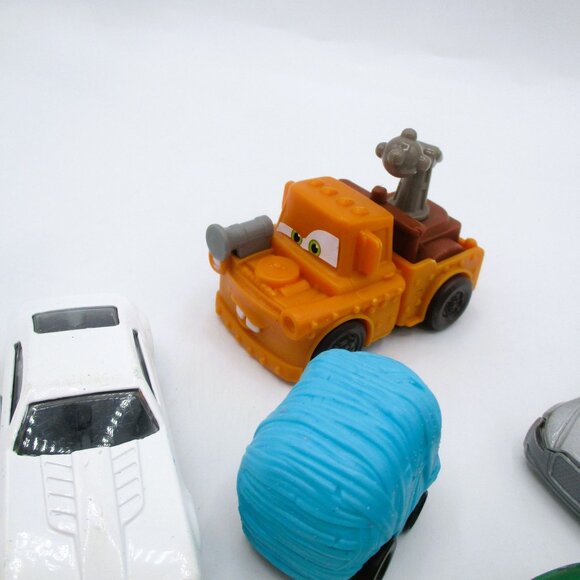 Maisto Honda Motorcycle & 10 Assorted Matchbox Cars Toy Lot - Picture 3 of 4